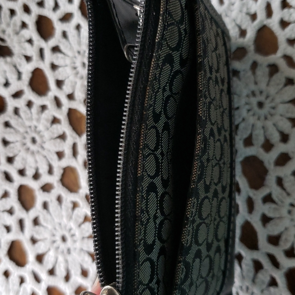 COACH Signature Card/Coin Case - Picture 4 of 4